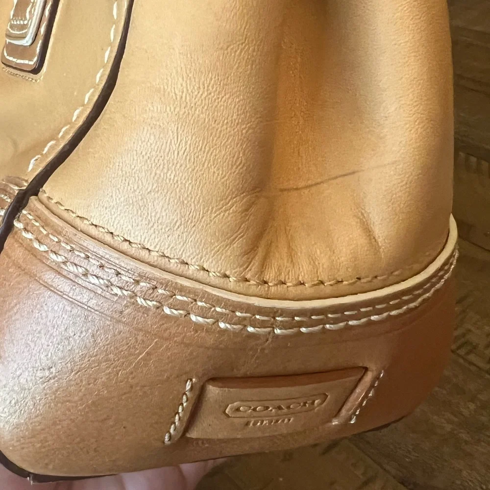 Coach Tan and Brown Leather Shoulder Bag with Turnlock Closure - Picture 5 of 13
